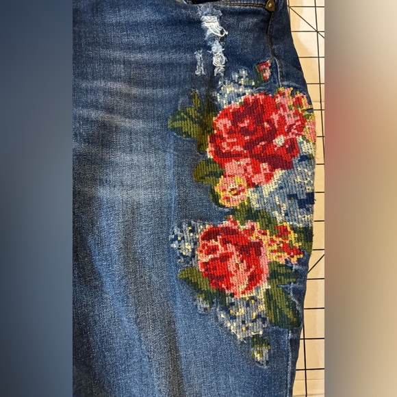 Kut From The Kloth Women’s Size 8 Floral Embroidered Catherine Boyfriend Jeans - Picture 3 of 12